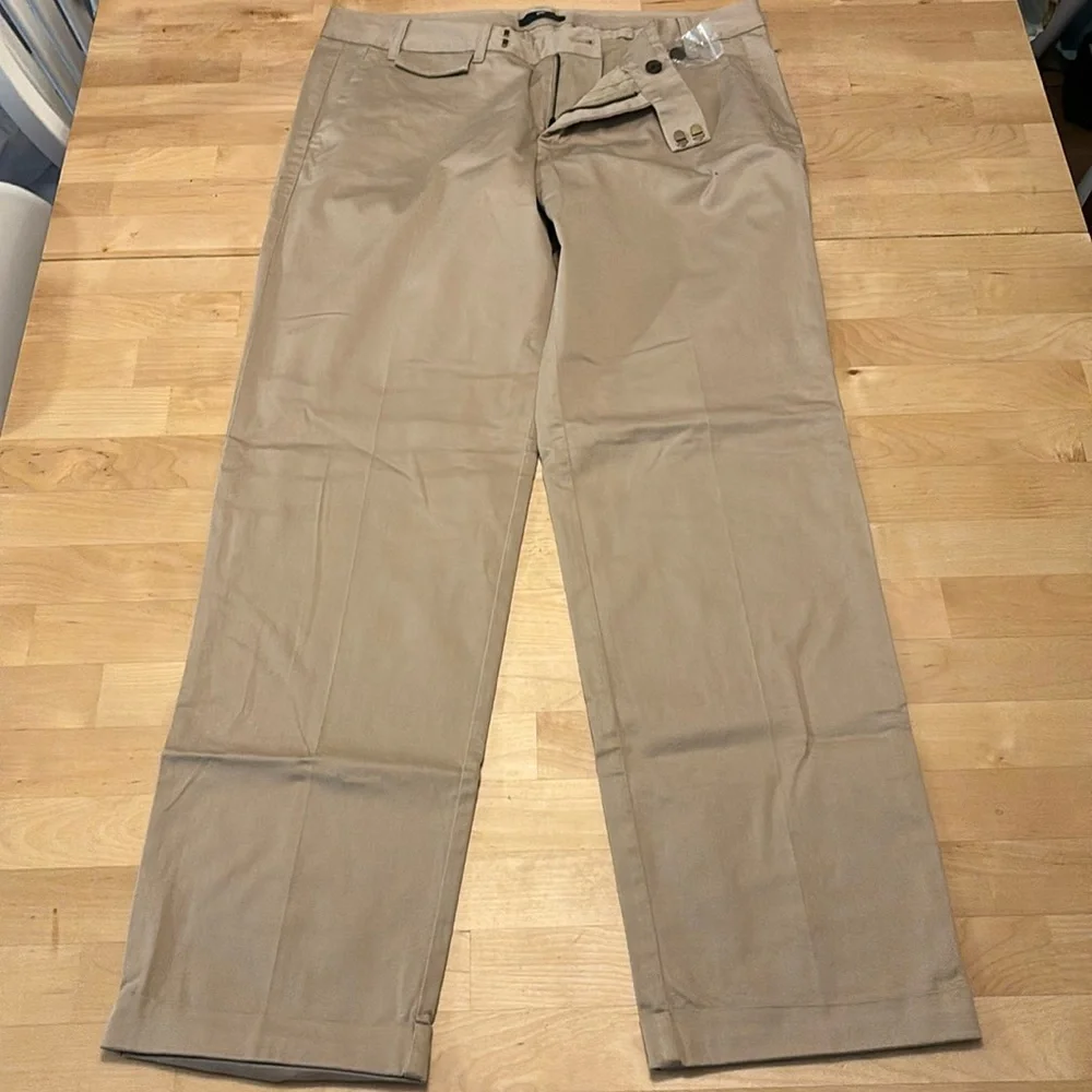 NWOT Gap khaki straight leg, stretchy,cuffed pants, size 8 x long inseam 29” - Picture 1 of 4